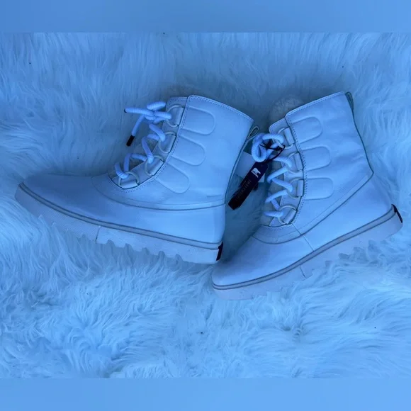 Sorel White Ankle Boots with Red Accents - Picture 11 of 16